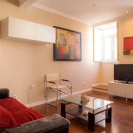 B35 - Mainstreet Duplex In Apartment